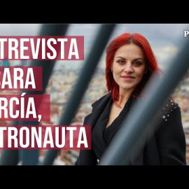 Por la redacción de Público han pasado escritoras, cineastas, políticas, futbolistas, actrices, pero nunca había pasado una astronauta. Sara García, es la primera mujer española en convertirse en astronauta y en realizar un entrenamiento inicial en el Centro Europeo de Astronautas de la ESA, en Colonia. Sin embargo, su formación y trayectoria van mucho más allá, ella es bióloga molecular y trabaja en el Centro Nacional de Investigaciones Oncológicas, donde lidera un proyecto para descubrir nuevos fármacos contra el cáncer de pulmón y de páncreas. El 23 de enero se ha estrenado su primer libro, Órbitas, una mezcla entre el ensayo, la ficción y la autobiografía.

Nuestro periodismo es posible gracias a nuestros suscriptores. Únete a la República de Público y defiende el periodismo valiente, feminista y de izquierdas: https://bit.ly/3REUOTN

Periodismo, investigación y compromiso para construir un mundo más igualitario.
¡Suscríbete ya a nuestro canal!: https://bit.ly/2U8nM0q
Visita: https://www.publico.es
Síguenos en Facebook: https://www.facebook.com/diario.publico/
Síguenos en Twitter: https://twitter.com/publico_es
Síguenos en Instagram: https://www.instagram.com/publico.es
Síguenos en TikTok: https://www.tiktok.com/@publico_es