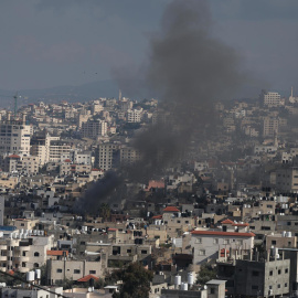 El humo se eleva en el cuarto día de una operación militar israelí en la ciudad de Jenin, a 24 de enero de 2025.