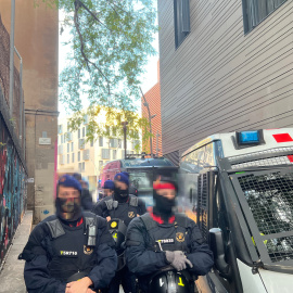 Agents dels Mossos en el dispositiu per desallotjar l'Antiga Massana