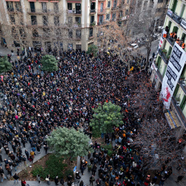 Miles de personas durante una concentración de Sindicat de Llogateres de Catalunya y vecinos en contra del desalojo de la Casa Orsola, a 31 de enero de 2025, en Barcelona.