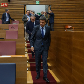 El presidente de la Generalitat, Carlos Mazón en Les Corts Valencianes.