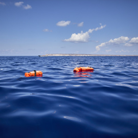 Chalecos de personas migrantes en el el mar Mediterráneo