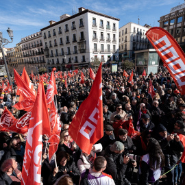 Cientos de personas durante una manifestación de CCOO y UGT, en Madrid.