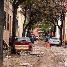 Una calle llena de barro tras el paso de la DANA, a 4 de noviembre de 2024, en Picaña, Valencia.