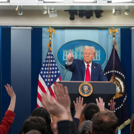 El presidente estadounidense Donald Trump habla durante una conferencia de prensa en la Casa Blanca.