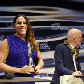 Karla Sofía Gascón y Jaques Audiard en los Premios del Cine Europeo, 7 diciembre 2024.