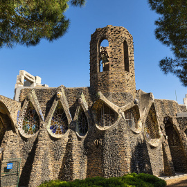 Façana de la Cripta de la Colònia Güell, en una imatge d'arxiu