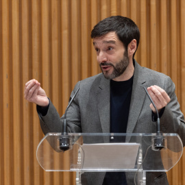 El ministro de Derechos Sociales, Consumo y Agenda 2030, Pablo Bustinduy, interviene durante la clausura de la jornada Plataforma del Voluntariado, en el Congreso de los Diputados, a 7 de febrero de 2025, en Madrid (España).