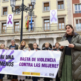 La jefa de la Unidad de Coordinación de Violencia sobre la Mujer de la Delegación del Gobierno en La Rioja, Noelia González, durante una concentración para denunciar el segundo asesinato machista de 2025.