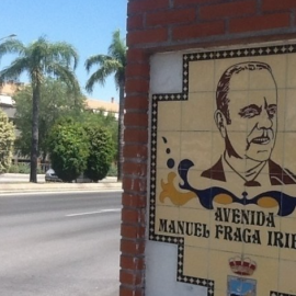 Monumento de homenaje a Manuel Fraga en la avenida a la que da nombre en Torremolinos (Málaga)