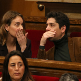 La presidenta del grup dels Comuns, Jéssica Albiach, i el portaveu, David Cid, al ple del Parlament