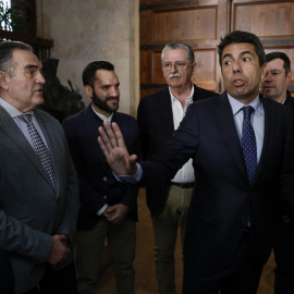 El president de la Generalitat, Carlos Mazón, y el vicepresidente del Gobierno valenciano y conseller de la Recuperación Económica, Francisco José Gan Pampols, este jueves en Vañència,