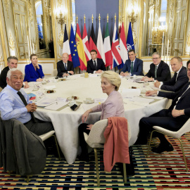 Los principales líderes europeos y el secretario general de la OTAN, en la cumbre informal organizada por el presidente francés, Emmanuel Macron, sobre Ucrania.