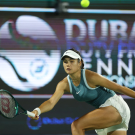 La tenista británica Emma Raducanu durante el torneo de Dubái.