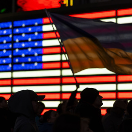 Manifestación de apoyo a Ucrania en Times Square, en la ciudad de Nueva York, en el tercer aniversario del estallido de la guerra.