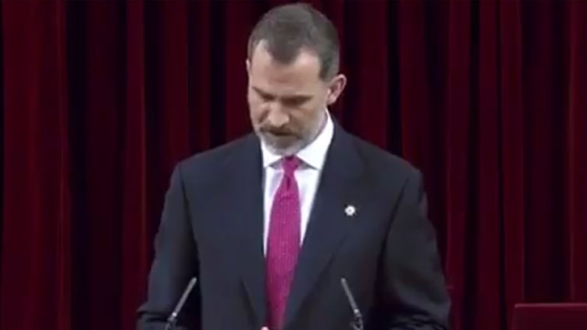Los mejores memes del rey Felipe VI jugando al bolo vaqueiro | Público