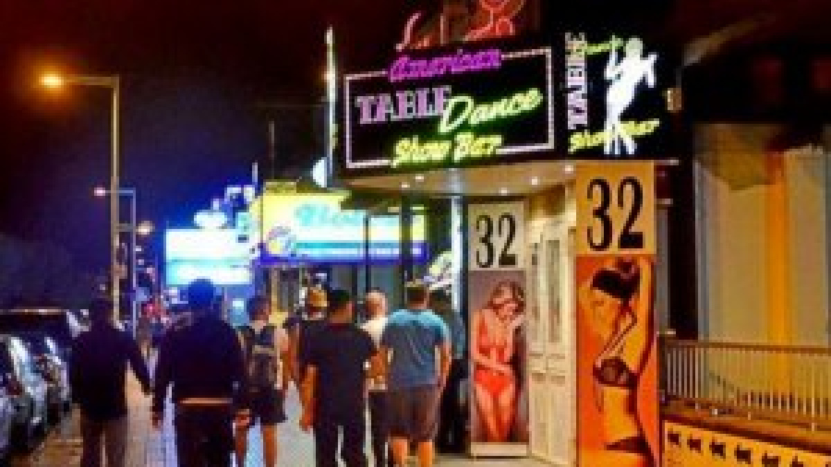 La Policía Local de Palma montó una unidad para dirigir a las prostitutas de Playa y Arenal