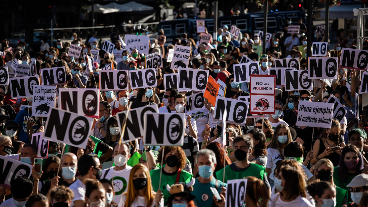 Miles de personas se manifiestan en Madrid a favor del fin de la ...