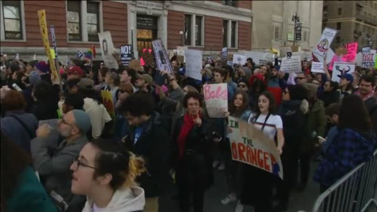 Miles de personas protestan contra Donald Trump durante el 'Día del ...