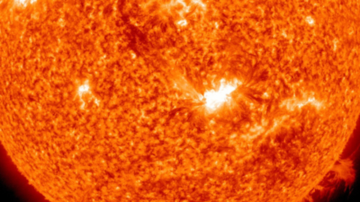 La llamarada solar más fuerte en cuatro años | Público