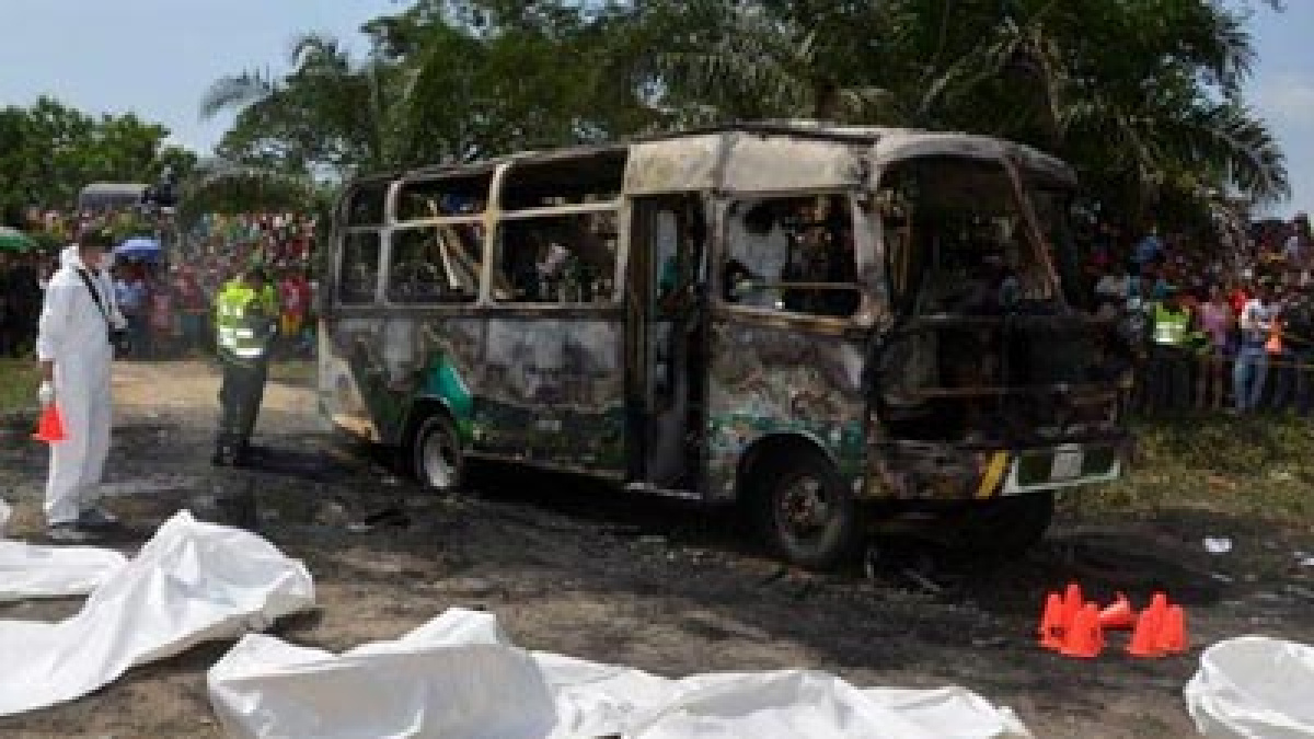 Al menos 30 niños mueren en un accidente de autobús en Colombia | Público