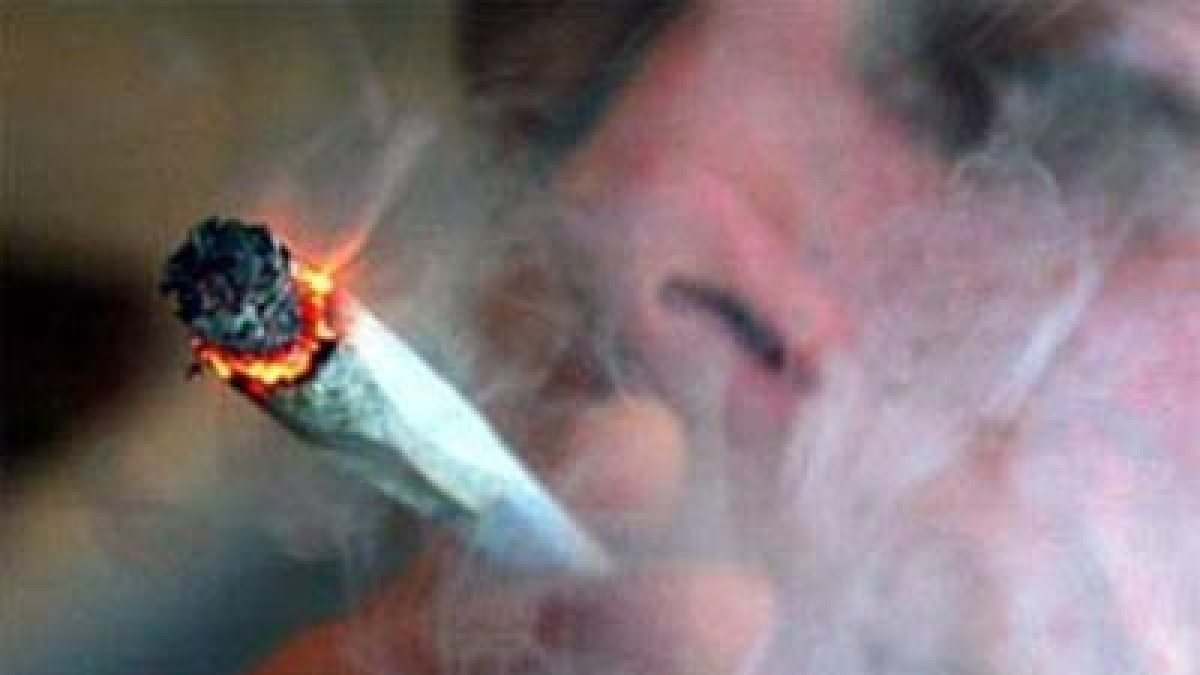 los-universitarios-que-beben-y-fuman-porros-tambi-n-consumen-m-s