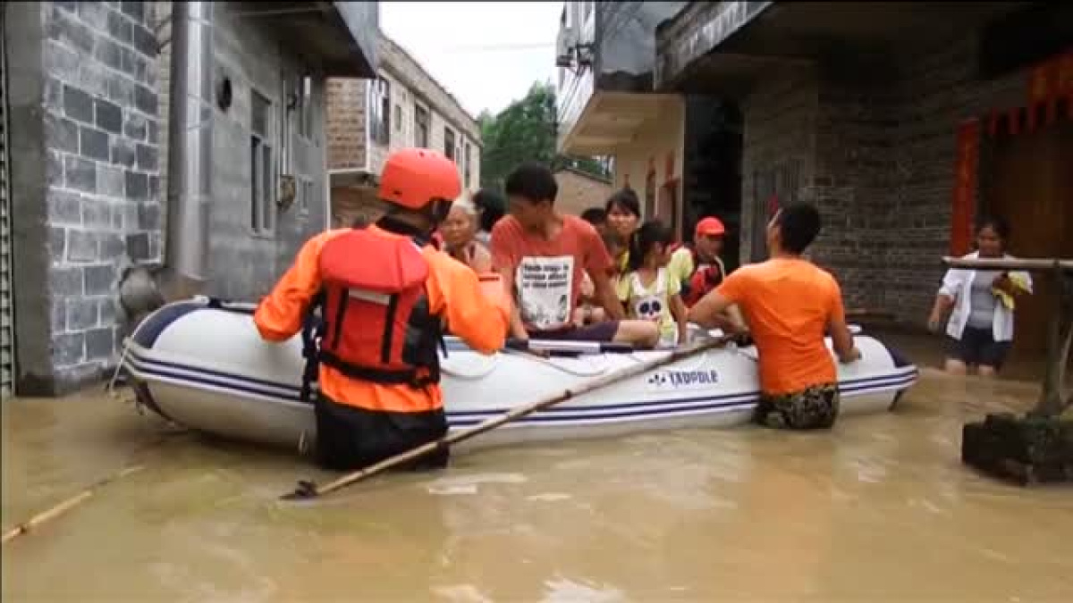 Miles de personas tienen que abandonar sus casas debido a las ...