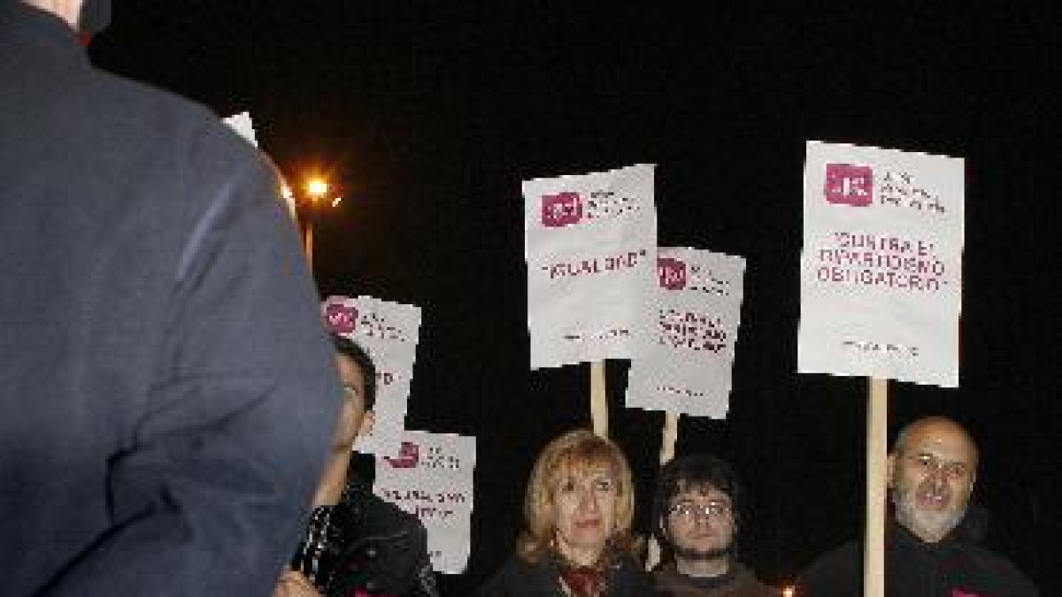 UPD se concentra contra el "bipartidismo obligatorio" ante el recinto ...