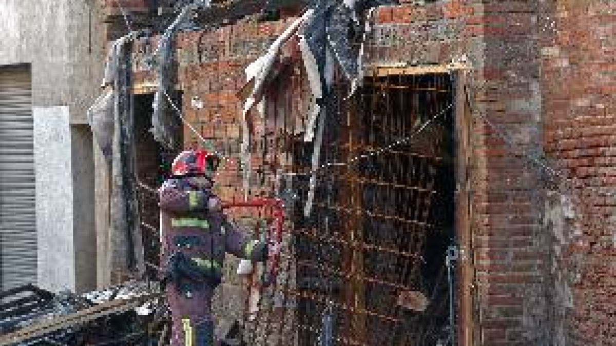 Cuatro personas de una misma familia mueren en un incendio en un bloque ...