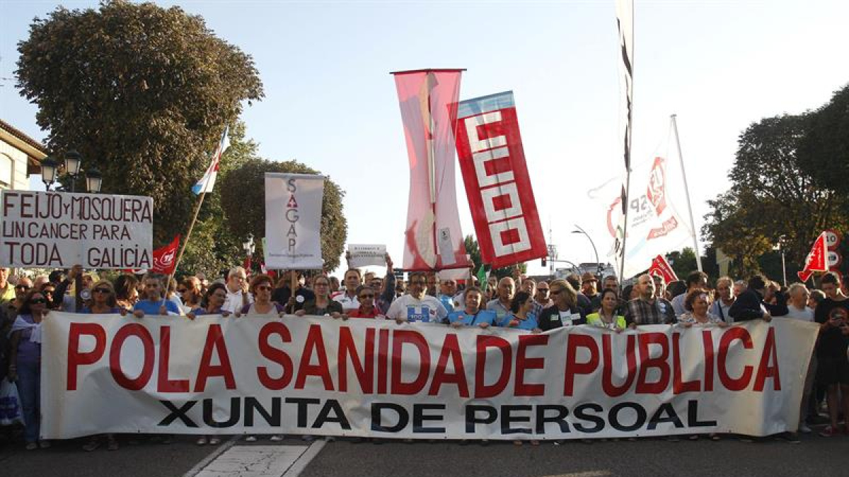 Miles de personas se manifiestan en Vigo contra los recortes y en ...