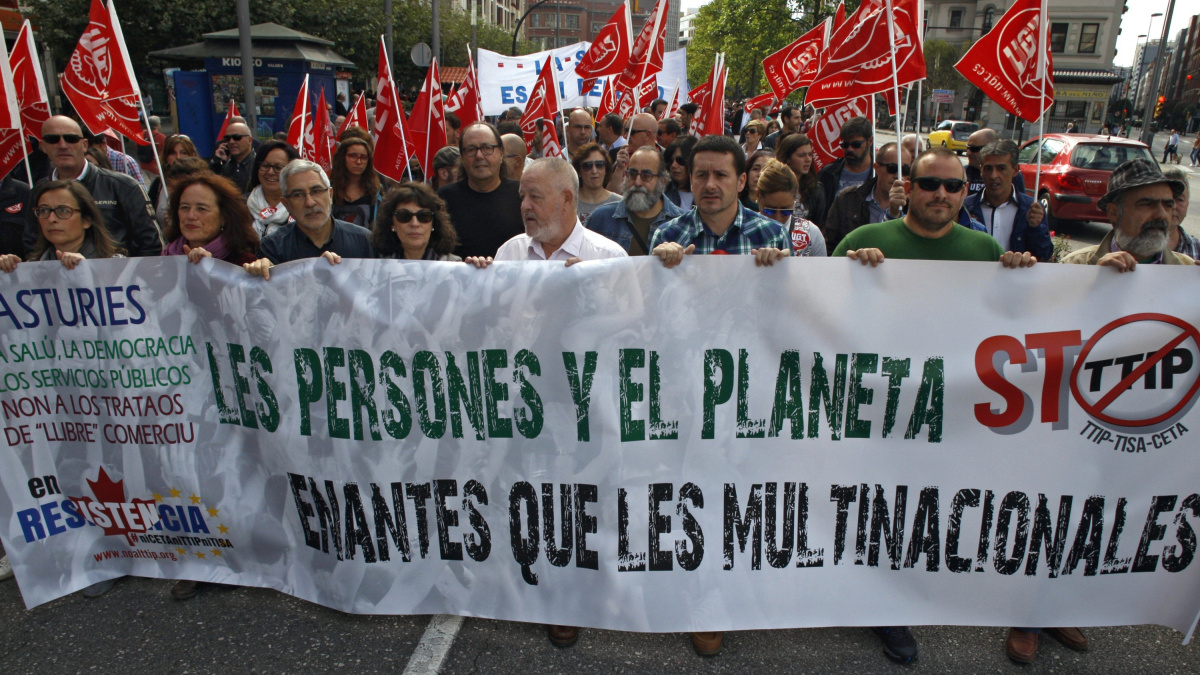 Miles de personas se manifiestan en las calles españolas contra el ...
