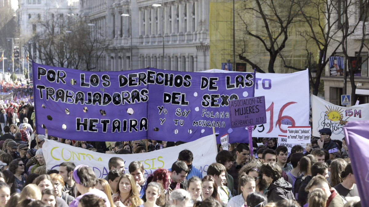 Las mujeres toman las calles por la igualdad y contra el machismo | Público