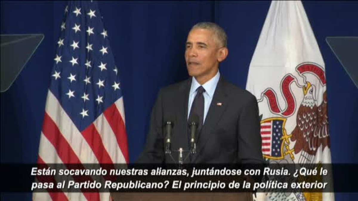 Barack Obama entra en campaña con un duro ataque contra Trump | Público