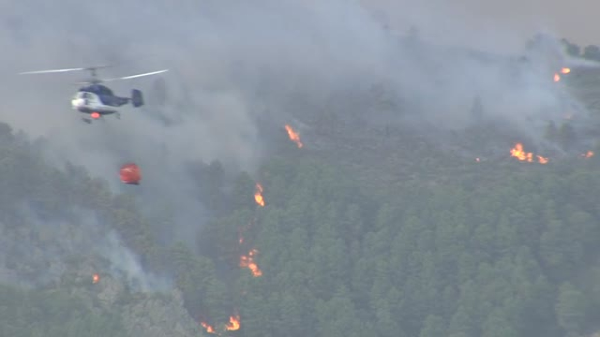 Las llamas siguen avanzando sin control en el incendio de las Hurdes ...
