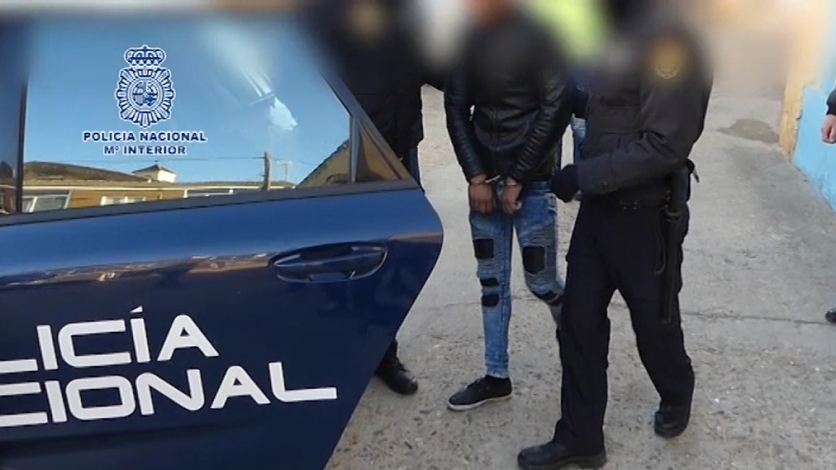 Liberan a un menor que era explotado sexualmente por su familia | Público