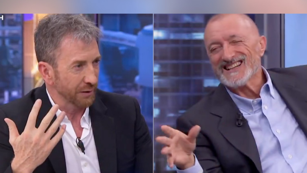 Pablo Motos y Arturo Pérez-Reverte, 'cuñadeando' en 'El Hormiguero' con la  DANA o el 'caso Errejón': "Sale caspa hasta de la foto" | Público