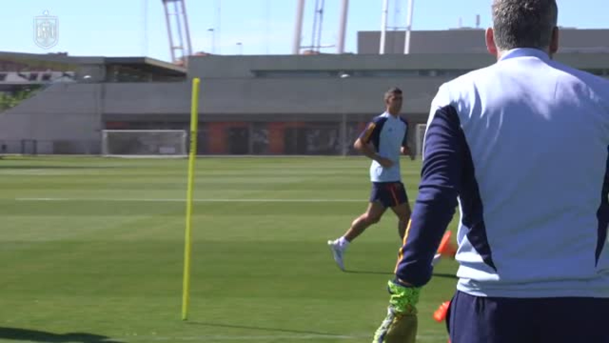 Un joven con autismo, nuevo utillero de la Selección Española de Fútbol ...