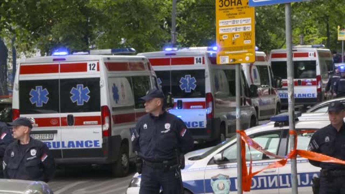 Al menos 9 muertos en un tiroteo dentro de un colegio en Belgrado | Público