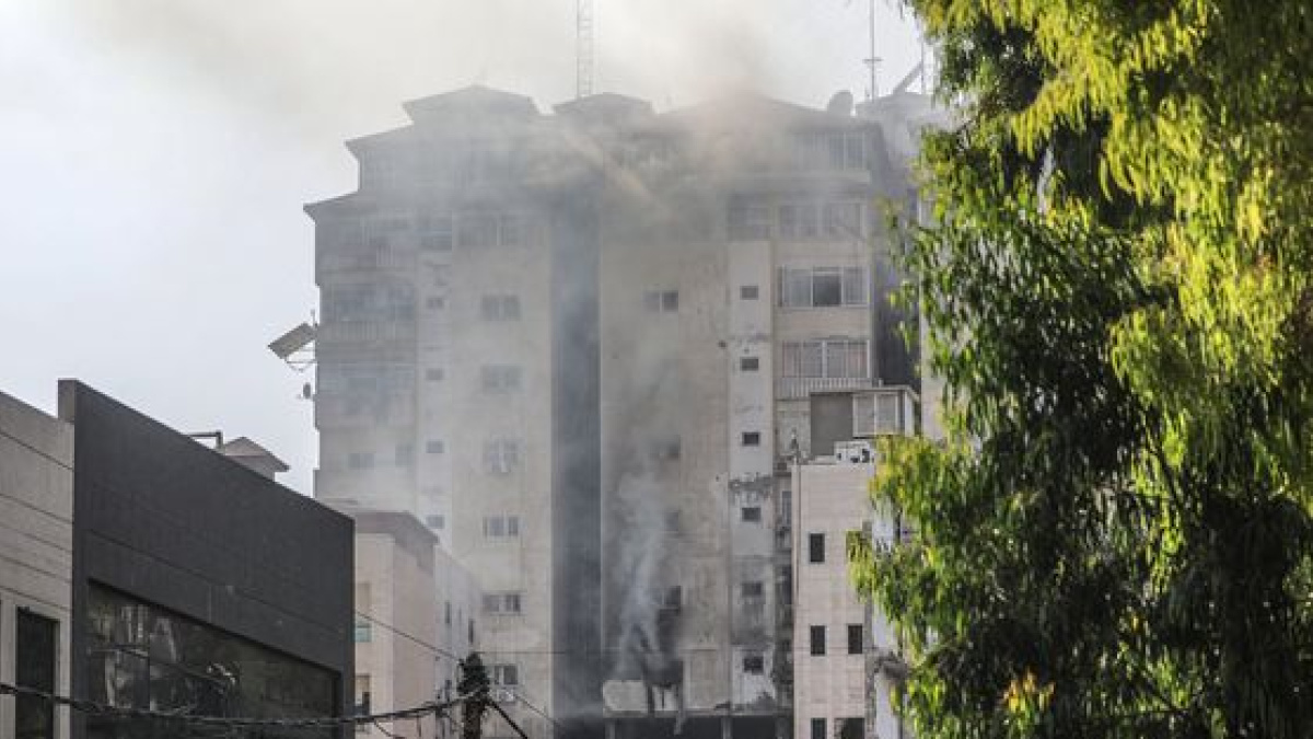 Al menos once muertos y unos 90 heridos en los ataques de Israel en ...