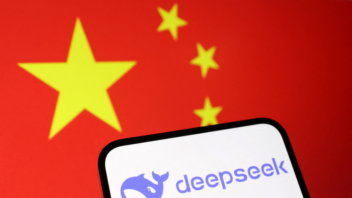 Qué es DeepSeek, la aplicación de inteligencia artificial que ha provocado una tormenta en bolsa