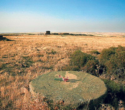 Antiguo campo de concentración de Castuera (Badajoz), con la mina al fondo.  - LAURA LEÓN