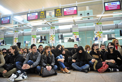 Trabajadores de Newco durante una protesta en el aeropuerto de El Prat.AP Photo