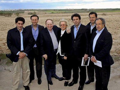 El magnate Sheldon Adelson durante su visita a los terrenos de Alcorcón, Madrid. ARCHIVO EFE