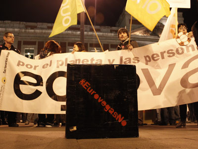 Manifestantes concetrados en la Puerta del Sol contra el proyecyo de Eurovegas