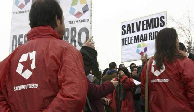 Manifestación de trabajadores de Telemadrid contra el ERE delante de la sede del Gobierno autonómico.