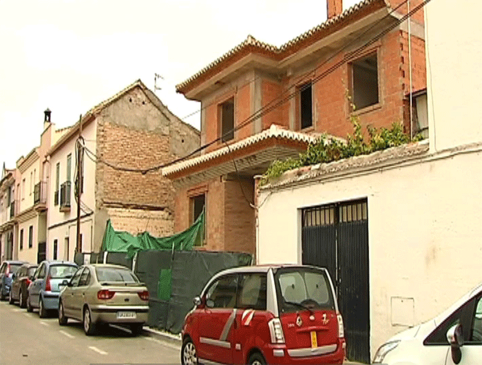 Vivienda donde fue hallada la joven de Granada agredida por su novio.