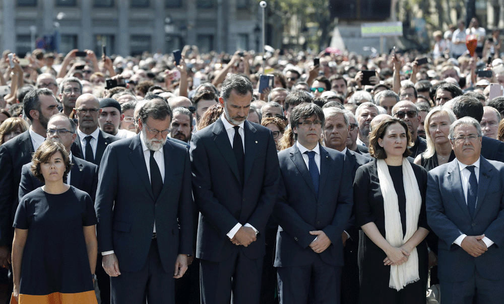 Minuto de silencio en la Plaça Catalunya. EFE