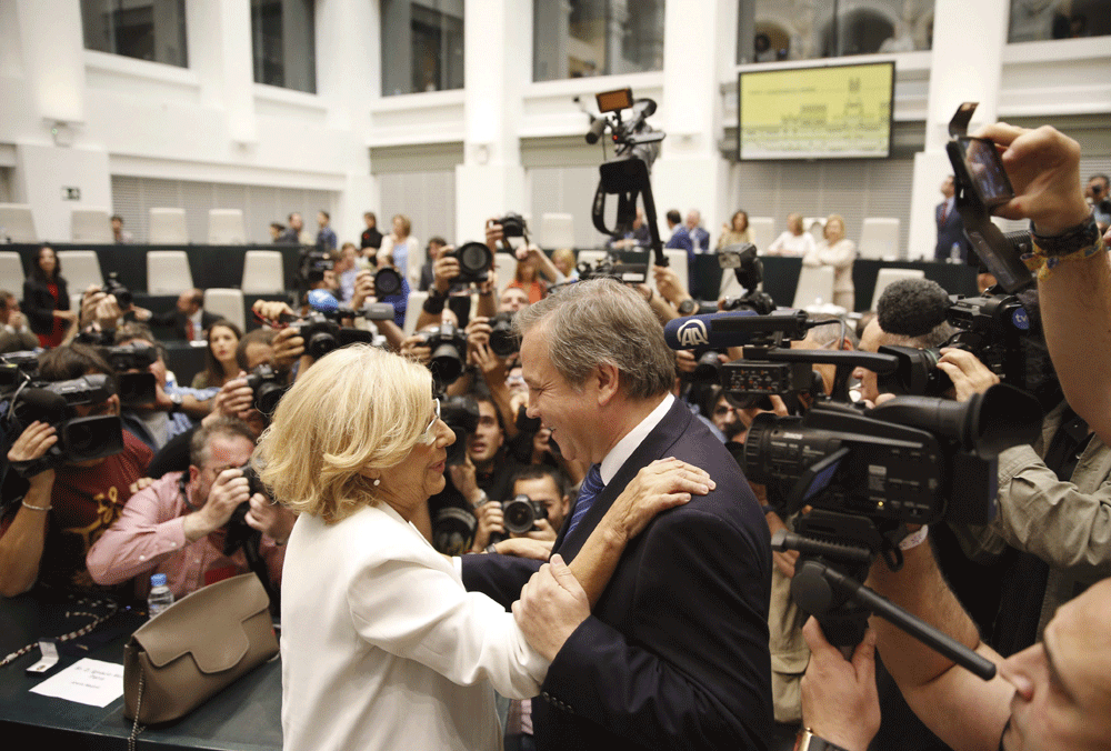 Manuela Carmena, futura alcaldesa, a su llegada al Palacio de Cibeles para la toma de posesión del cargo. EFE