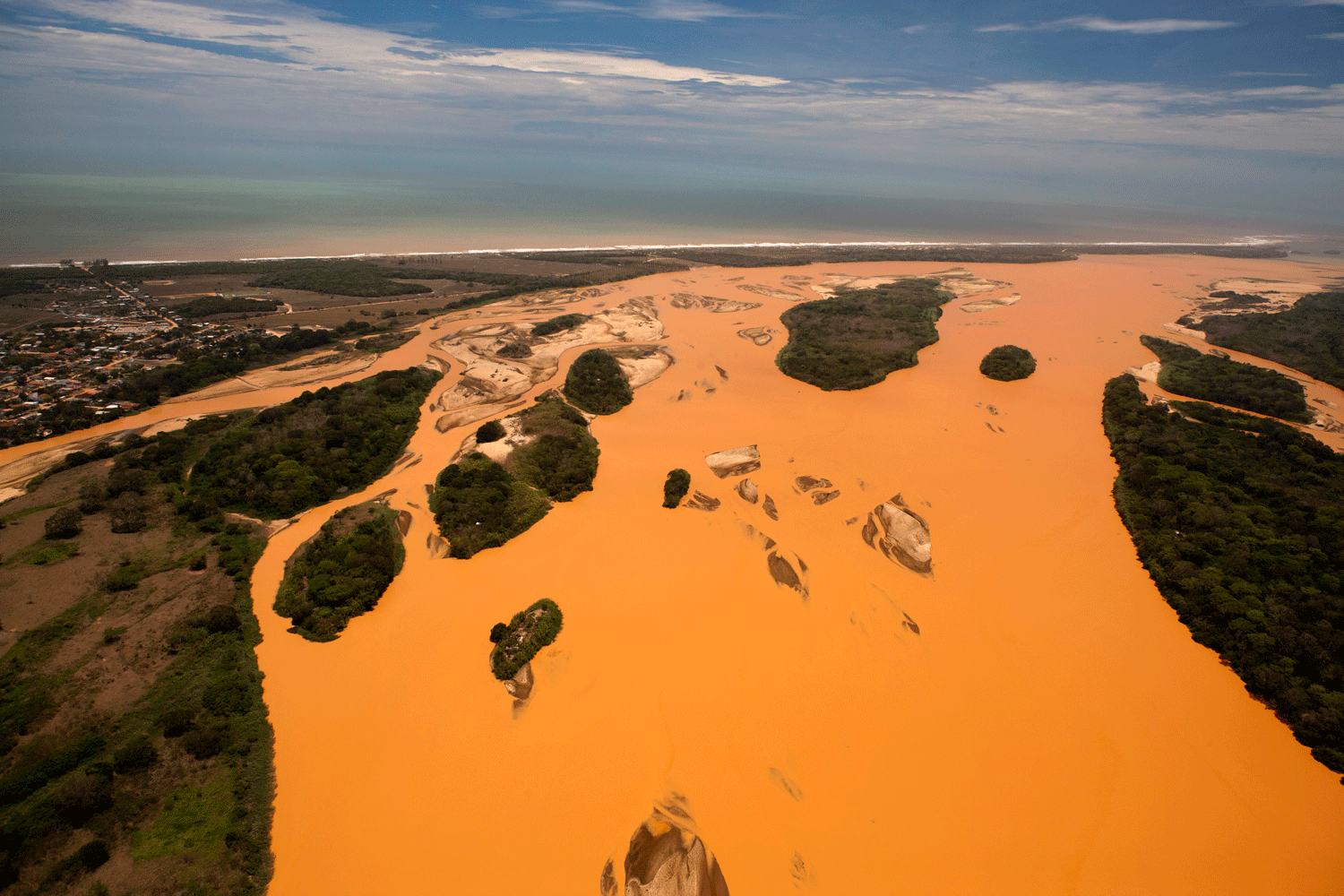 Desembocadura del río Doce en el Atlántico. EFE