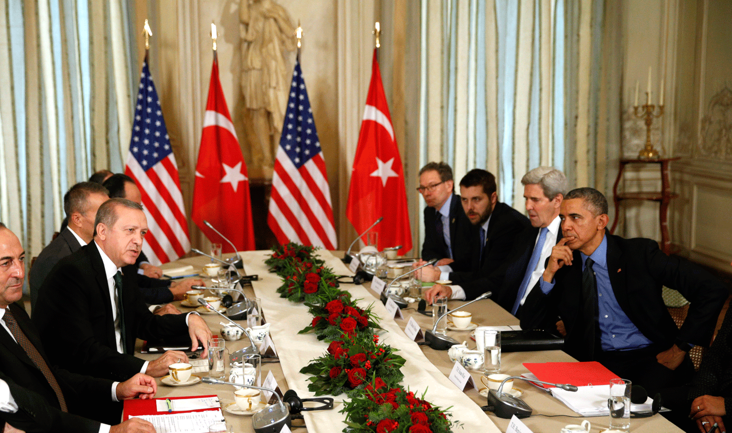 Los presidentes de EEUU y Turquía, durante la reunión bilateral que han mantenido en París. REUTERS